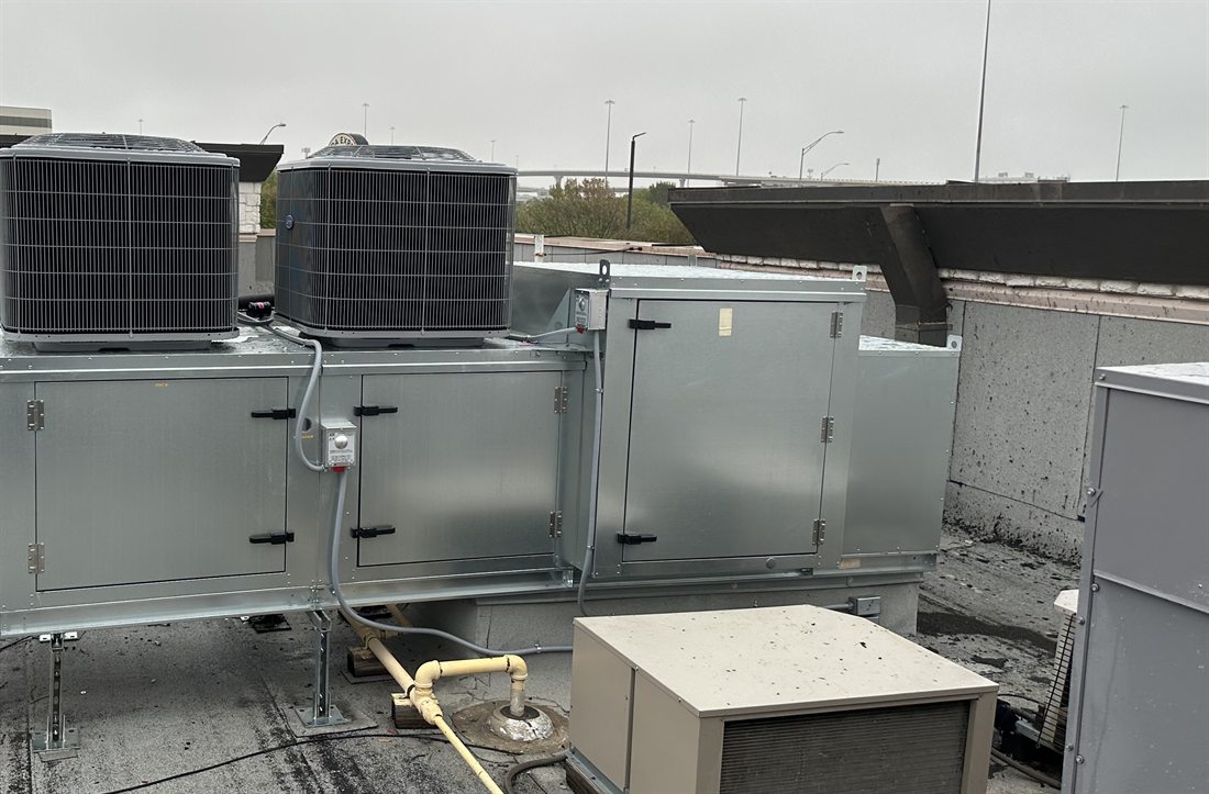 New make-up air unit and condensers installed by 512 Mechanical on a commercial roof in Austin, Texas